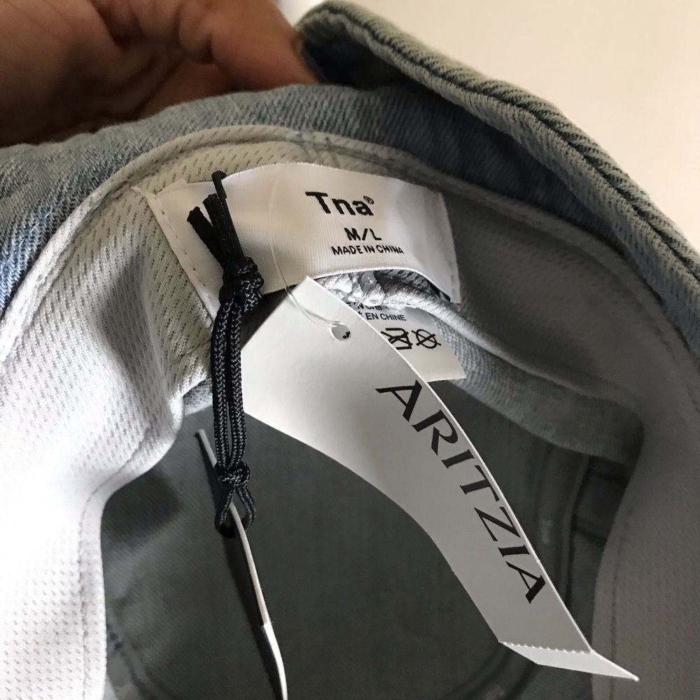 Aritzia TNA Light Blue Denim Bucket Hat NWT - Picture 3 of 4